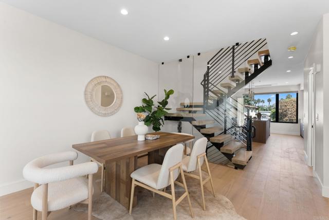 Detail Gallery Image 4 of 24 For 4214 Tonopah Ave, San Diego,  CA 92110 - 3 Beds | 3/1 Baths