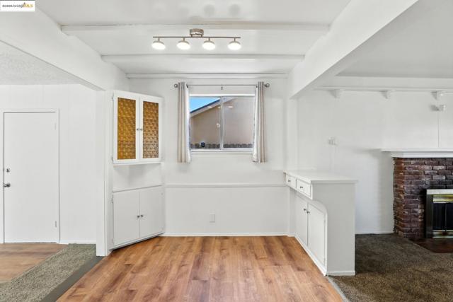 6725 Austin Way, Sacramento CA: https://media.crmls.org/mediaz/6cdf8d1c-d4b4-4847-90a3-d7403a0a9fd7.jpg