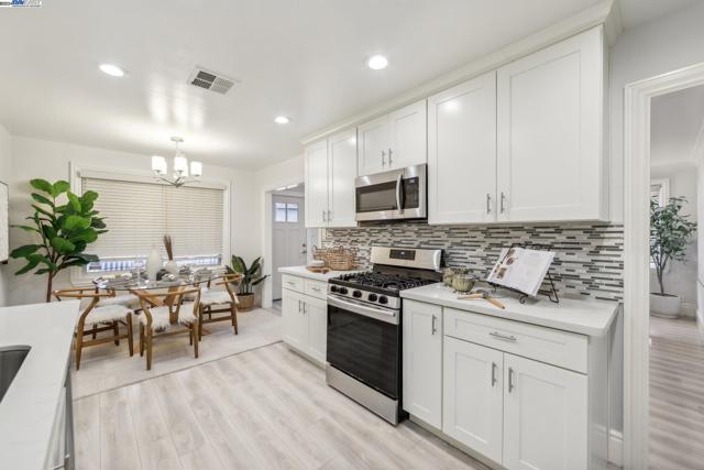 Image 18 of 50 For 119 Daphne Way