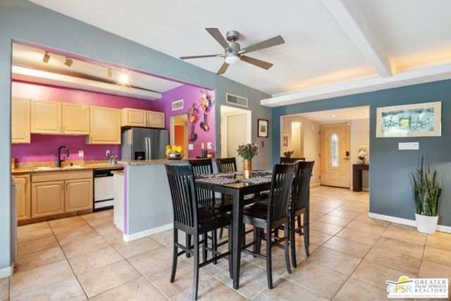 648 S Roxbury Drive, Palm Springs CA: https://media.crmls.org/mediaz/6cdfe815-ebb2-4924-9126-5884396b08a5.jpg