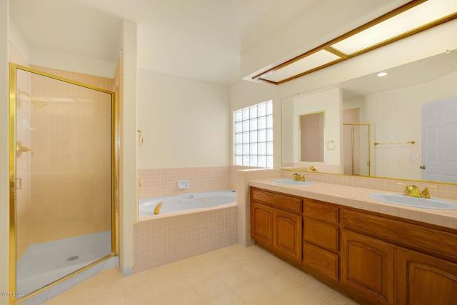 2188 Eastridge Loop, Oxnard CA: https://media.crmls.org/mediaz/6ce0d0cd-32d7-4ce5-b89b-5534c292e8ae.jpg