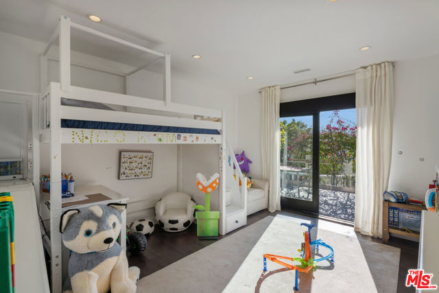 1601 Bel Air Road, Los Angeles CA: https://media.crmls.org/mediaz/6ce1a0f8-93b3-416a-850a-7ca6abcebd74.jpg