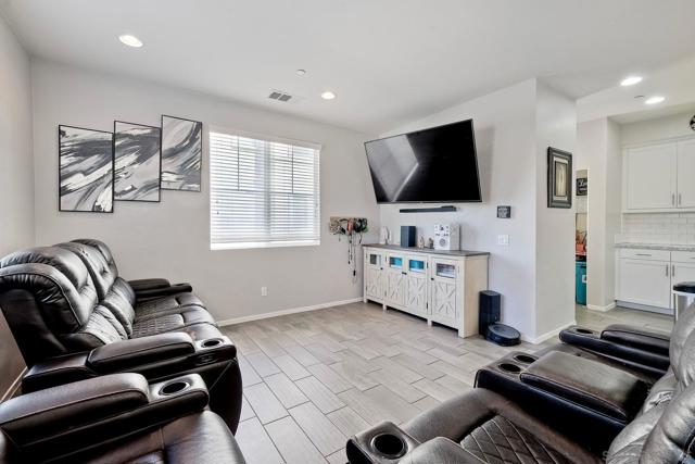 1700 Santa Gloria, San Diego CA: https://media.crmls.org/mediaz/6ce1a237-5a4e-4013-819e-c96ac19923a2.jpg