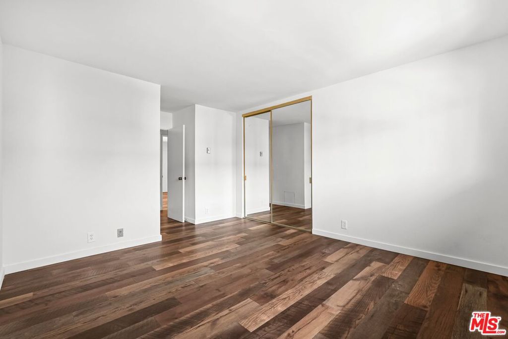 https://media.crmls.org/mediaz/6ce2a233-5a91-465b-959c-c7288ee95073.jpg?preset=X-Large