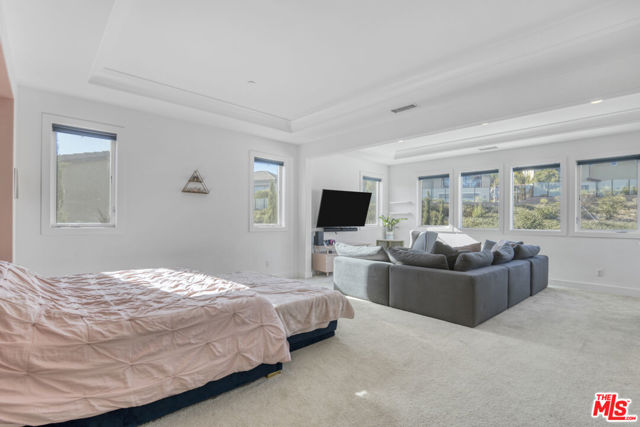 12333 N Finch Court, Porter Ranch CA: https://media.crmls.org/mediaz/6ce2c4f1-3e74-4386-afa3-77f412164085.jpg