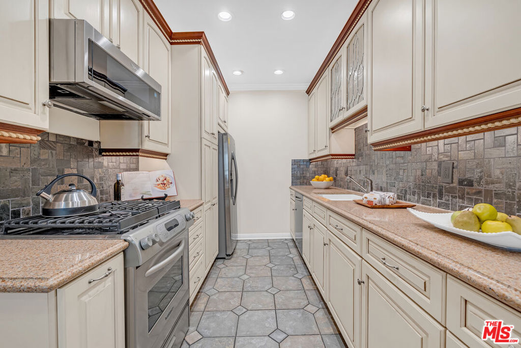 MLS #25546957 img 10