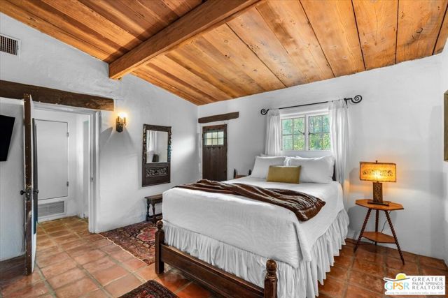 1011 E El Alameda, Palm Springs CA: https://media.crmls.org/mediaz/6ce35802-5be4-40e4-8d97-20c3fa69efe2.jpg