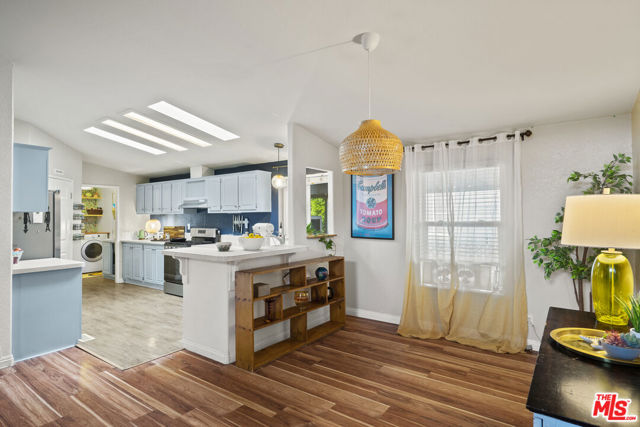 196 Cherokee, Topanga CA: https://media.crmls.org/mediaz/6ce359aa-90a7-4ace-9890-6e345735f6b1.jpg