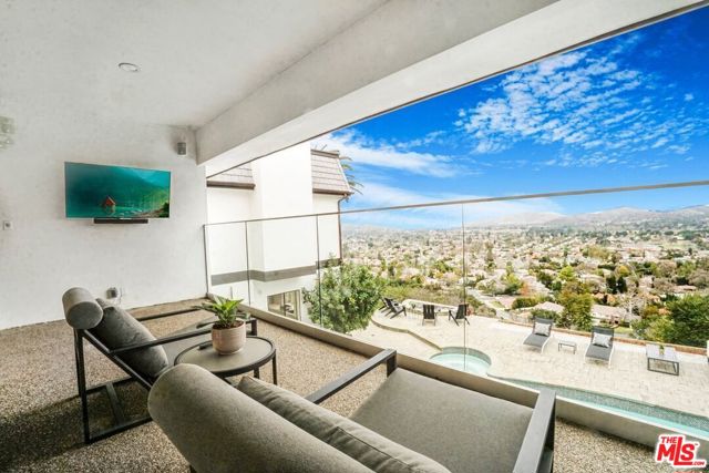 3485 Ridgeford Drive, Westlake Village CA: https://media.crmls.org/mediaz/6ce36253-a55e-490f-aece-1067e6ce7433.jpg