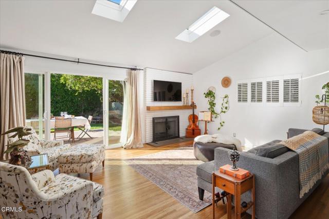 Detail Gallery Image 4 of 50 For 2627 Range Rd, Los Angeles,  CA 90065 - 3 Beds | 2 Baths