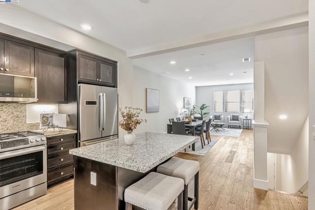 123 Branta Cmn, Fremont CA: https://media.crmls.org/mediaz/6ce3bba4-4355-4a4a-90ce-3ccfc55f6c5b.jpg
