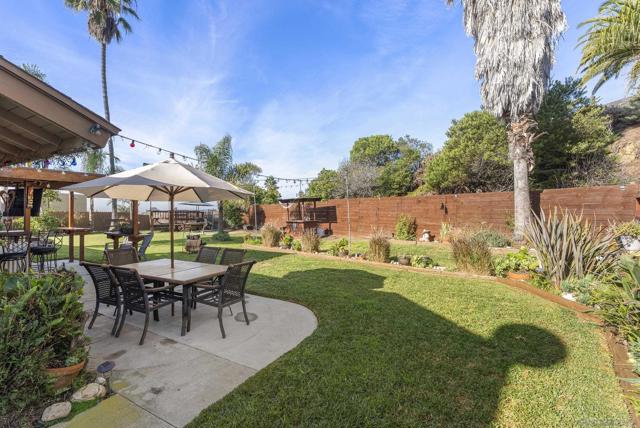 1007 Genie Ln, Cardiff by the Sea CA: https://media.crmls.org/mediaz/6ce40016-fc3a-4f65-9444-d0521d61b444.jpg