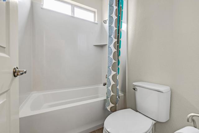 Image 37 of 55 For 382 Crestview Cir