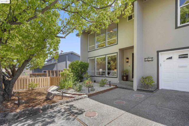 1051 Lea Drive, San Rafael CA: https://media.crmls.org/mediaz/6ce54ad6-51bb-48a1-9fba-b097c03c0242.jpg