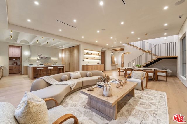 Image 16 of 69 For 11746 Blix Street