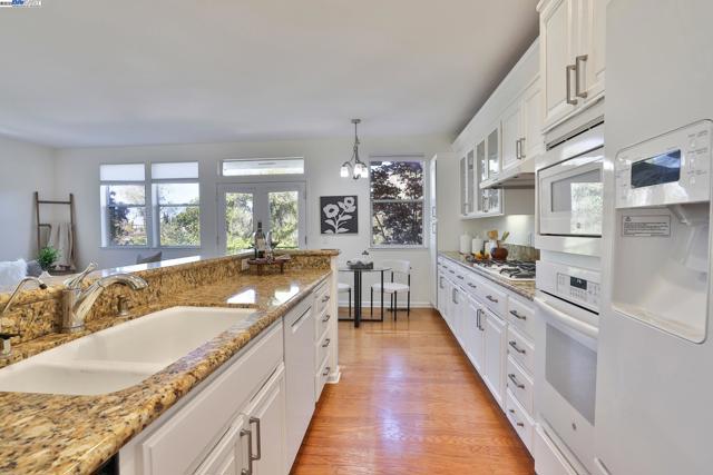 11030 Via Sorrento, Cupertino CA: https://media.crmls.org/mediaz/6ce62eb9-657a-40ee-a252-a485d6ae413d.jpg