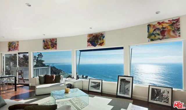17774 Tramonto Dr, Pacific Palisades, CA 90272