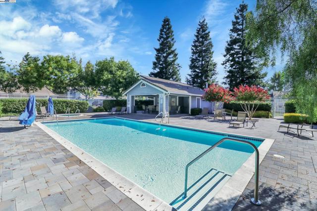 3948 Inverness, Livermore CA: https://media.crmls.org/mediaz/6ce6e39c-07ec-4bdb-bb0f-b9d7495fb121.jpg
