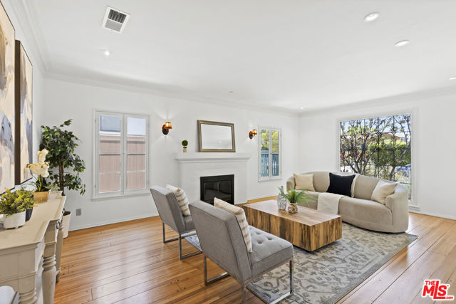 1335 S Sierra Bonita Avenue, Los Angeles CA: https://media.crmls.org/mediaz/6ce6f34f-729f-49b5-958b-7d112ddeb678.jpg
