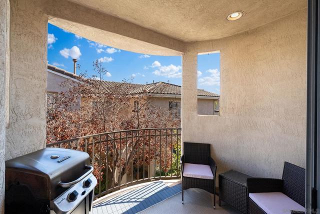 10860 Ivy Hill Dr, San Diego CA: https://media.crmls.org/mediaz/6ce735bf-506e-43da-939d-a44def7ec5d0.jpg