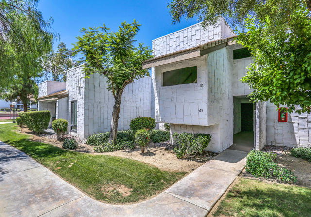 5225 E Waverly Drive, Palm Springs CA: https://media.crmls.org/mediaz/6ce7ad41-1c2b-4ee2-acdc-0967529dab6a.jpg