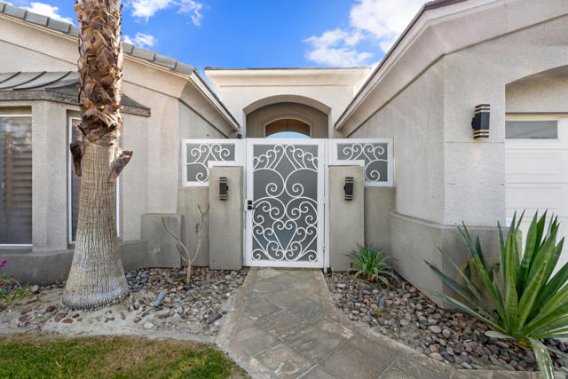 6 Voltaire Court, Rancho Mirage CA: https://media.crmls.org/mediaz/6ce80b54-b3aa-4611-9ea3-a2d5cda804c4.jpg