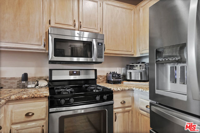 221 McAfee Court, Thousand Oaks CA: https://media.crmls.org/mediaz/6ce81ee5-dcba-4084-8146-6ef78cd40e5c.jpg