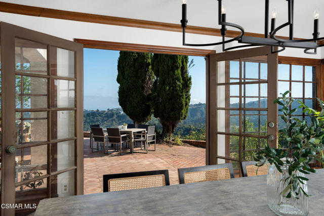 2457 Angelo Drive, Los Angeles CA: https://media.crmls.org/mediaz/6ce85a8a-a5ff-4817-8099-6bde1e8a55f1.jpg