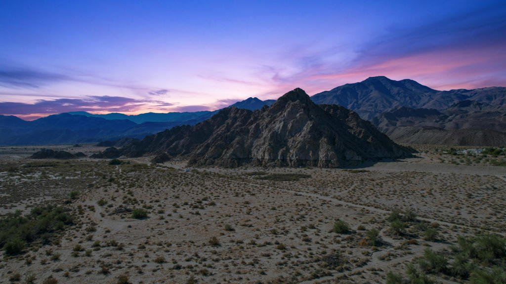 https://media.crmls.org/mediaz/6ce8debf-ceaa-46a7-8000-e9dfb639202c.jpg?preset=X-Large