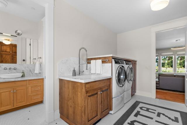 40 S Circle Drive, Santa Cruz CA: https://media.crmls.org/mediaz/6ce99fbb-cbd7-48da-8c6d-4fb73f71b343.jpg