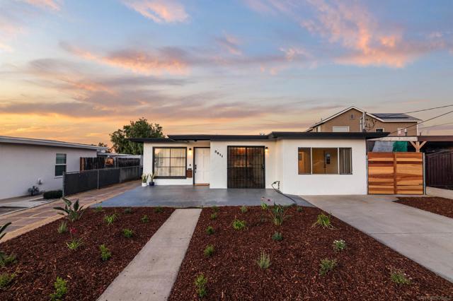 3811 Boren St, San Diego CA: https://media.crmls.org/mediaz/6ce9b9b8-af20-4df3-b1c8-92d4a45205b1.jpg