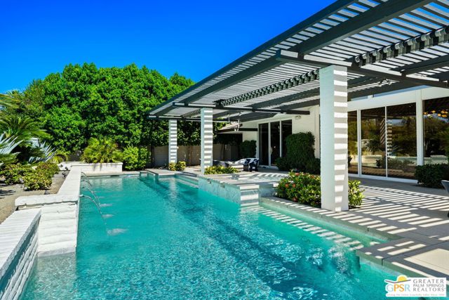 30 Mayfair Drive, Rancho Mirage CA: https://media.crmls.org/mediaz/6ce9fc76-f599-4d69-bdf7-dad518f8da52.jpg