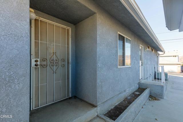 Detail Gallery Image 3 of 25 For 6015 Peppertree Ln, Simi Valley,  CA 93063 - 3 Beds | 2 Baths