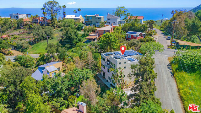 1876 Lookout Road, Malibu CA: https://media.crmls.org/mediaz/6ceb1883-e7ec-48a2-8cb1-b97eaeb57370.jpg