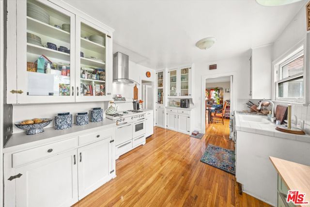 1266 N Flores Street, West Hollywood CA: https://media.crmls.org/mediaz/6ceb85cd-017a-4a0e-8a31-6721c703b855.jpg