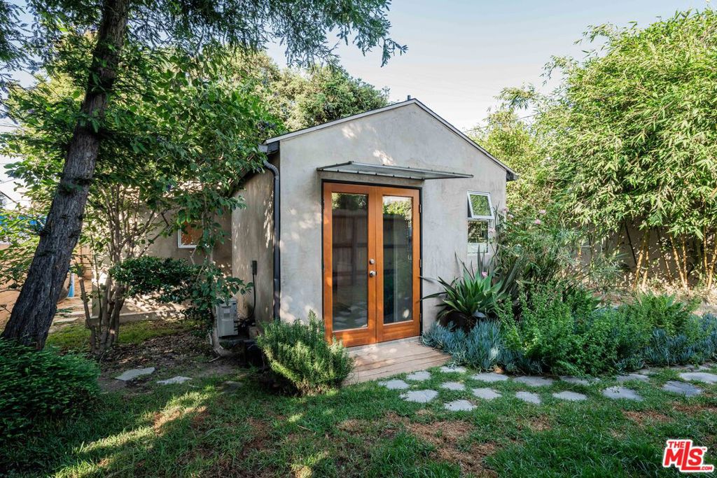 2401 32nd Street — Mid Century Modern