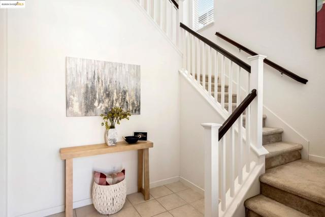 112 Willowrun Way, Oakley CA: https://media.crmls.org/mediaz/6cebba72-97c9-4eb3-aea1-602f0c001b4d.jpg