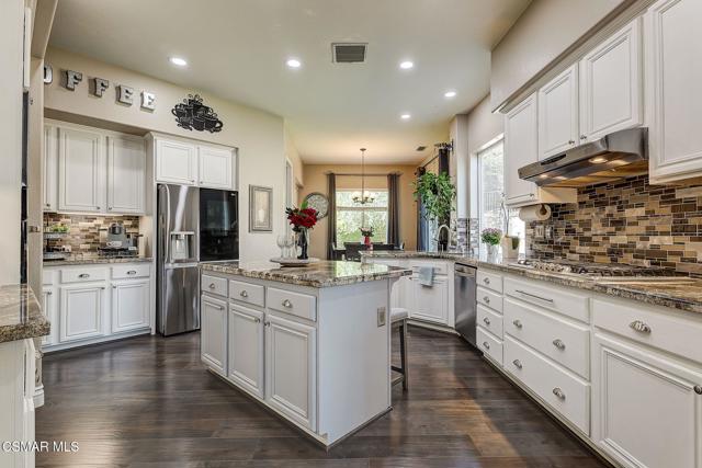 28097 Promontory Lane, Valencia CA: https://media.crmls.org/mediaz/6cebd004-9569-4c14-8e02-907564a60ca6.jpg