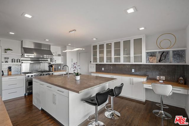 8514 Hillside Avenue, Los Angeles CA: https://media.crmls.org/mediaz/6cebd494-7db8-4c46-acd9-190694c32385.jpg