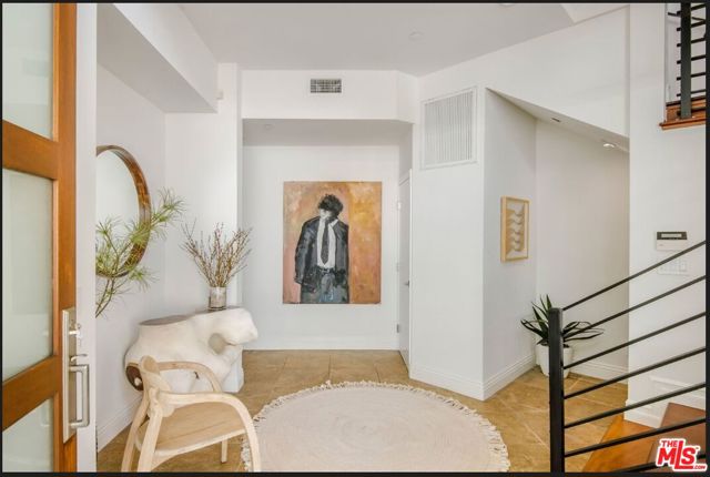 3685 Mandeville Canyon Road, Los Angeles CA: https://media.crmls.org/mediaz/6cec8b1b-2494-4ed1-b9bb-57281f37eccb.jpg