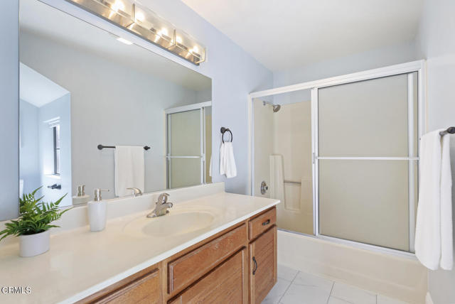 Detail Gallery Image 17 of 25 For 120 N Myers St #F,  Burbank,  CA 91506 - 2 Beds | 2 Baths