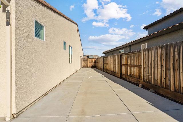 20 Hospital Road, Hollister CA: https://media.crmls.org/mediaz/6cece8d2-e2cc-47c9-b508-4b0f6b39d8a3.jpg