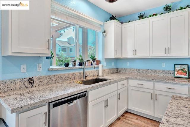 4670 Fuschia Way, Oakley CA: https://media.crmls.org/mediaz/6cee0151-0a99-4910-a1b2-fc85c4a4c505.jpg