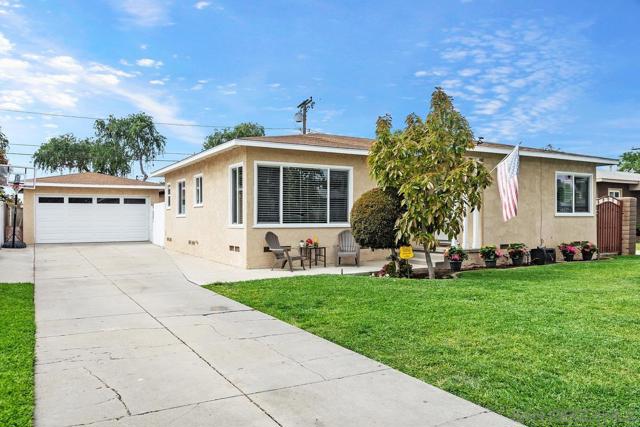 1106 E Santa Fe Ave, Fullerton CA: https://media.crmls.org/mediaz/6cee21c1-7ed7-4c06-8228-37157bc61f16.jpg