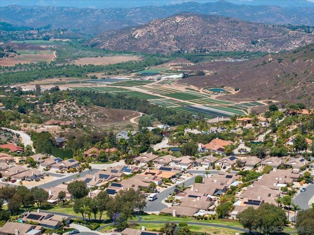 13338 Corte De Chucena, San Diego CA: https://media.crmls.org/mediaz/6cee45ef-3575-4ec8-a9de-fda147e12dc8.jpg