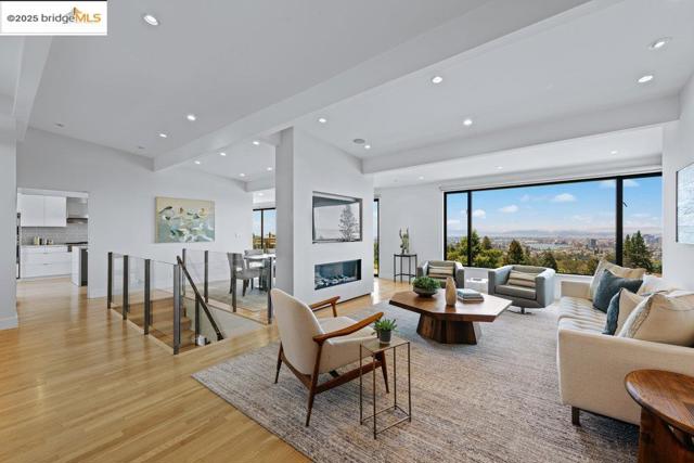 310 Pacific Ave, Piedmont CA: https://media.crmls.org/mediaz/6cee8883-a020-4548-b05e-c01772573e4b.jpg