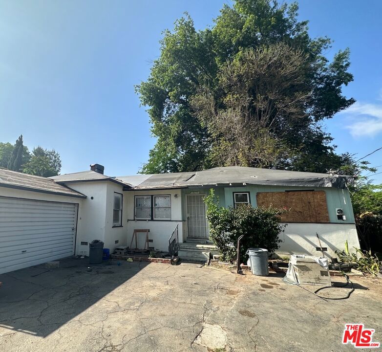 19235 Strathern Street, Reseda, CA 91335