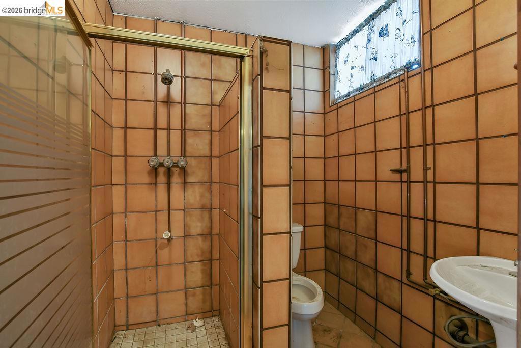 https://media.crmls.org/mediaz/6cee9c0a-30f6-4084-b89f-250f5aebae45.jpg?preset=X-Large