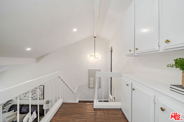 2366 Applewood Circle, Fullerton CA: https://media.crmls.org/mediaz/6ceea60c-5100-4191-aaaf-f12b48882cca.jpg