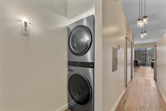 889 Date St, San Diego CA: https://media.crmls.org/mediaz/6ceeaa01-35f6-498b-8130-083426fd3615.jpg